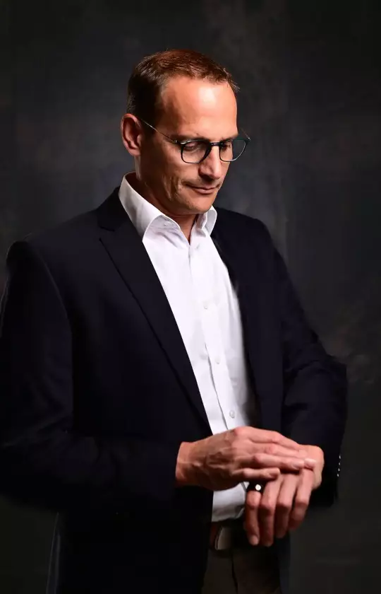 Dennia Gründer, Gründer & Partner